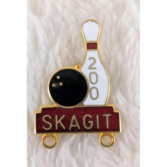Vintage Skagit 200 Bowling Award‎ Pin Enamel Gold Tone League Achievement Badge