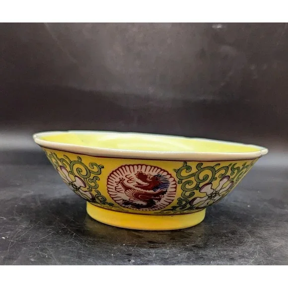 Antique Chinese Qing Dynasty Export porcelain Enamels on Yellow Ground Bowl 8