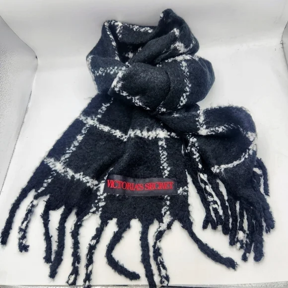 Victoria Secret Winter Angel Collection Black And White Soft Plaid Fuzzy Scarf