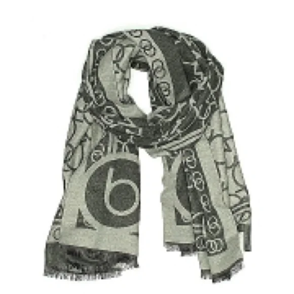 New With Tags Bloomingdale's Anniversary Exclusive Scarf