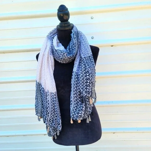 NWOT Marcus Adler Geo Primt Beige Black Scarf Shawl Wrap Tassle Edges 72