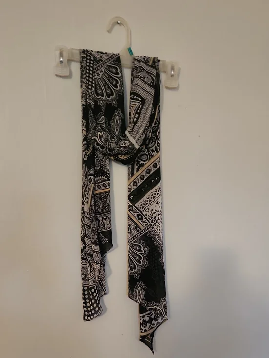 Source Unknown Black and White Paisley Wrap Scarf