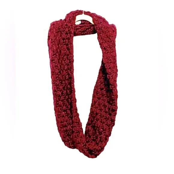 Old navy maroon infinity scarf NWT crocheted measurements in pic‎ (W-005)