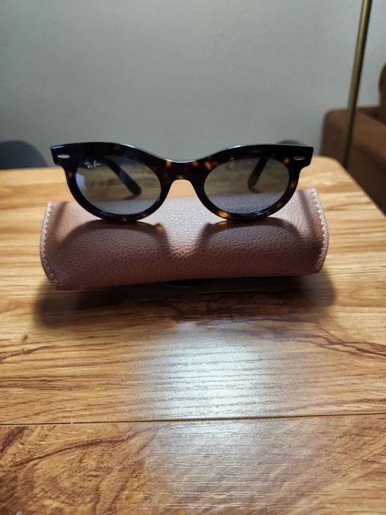 Brand New Ray-Ban Oval Wayferer