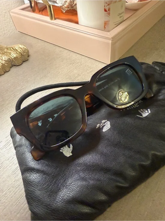 Off-White Tortoiseshell Square Sunglasses with Dark Lenses