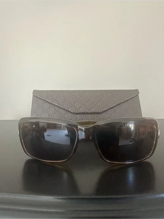 Authentic Gucci Sunglasses Temple with Monogram Case
