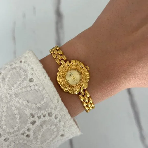 Sku:0230 cute vintage vibe gold mini watch flower +in a gift box Stainless steel