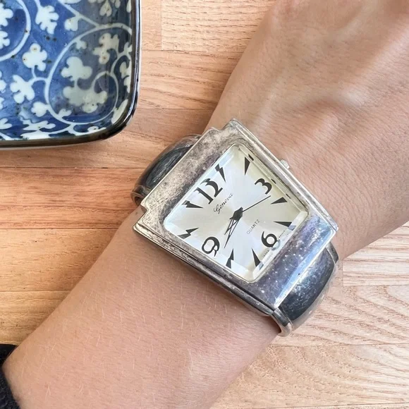 Geneva ladies silver tone keystone shaped cuff watch NEW BATTERY