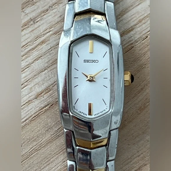 Seiko Vintage Ladies Watch Two-Tone Bracelet Stainless Hexagonal Dial Gold Hands