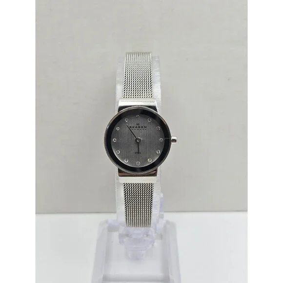 Skagen Freja Lille Womens 22mm Silver Mesh Dress Watch Dainty Petite New Battery
