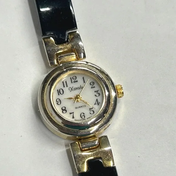Vintage Womens Bracelet Watch Black Gold Tone Round Face‎ Quartz Dress Watch