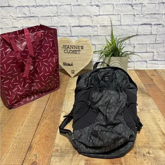Lululemon Run All Day Backpack Pitter Patter Black has minor flaws