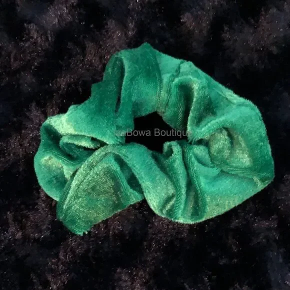 Green Velvet Scrunchie  (Kids)  SC2650  Handmade NWT Boutique