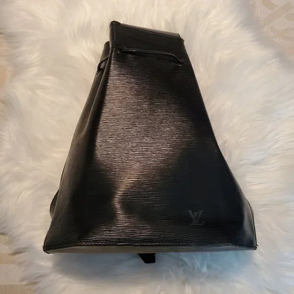 Authentic Louis Vuitton Sac a Dos Drawstring Backpack Epi Leather Black