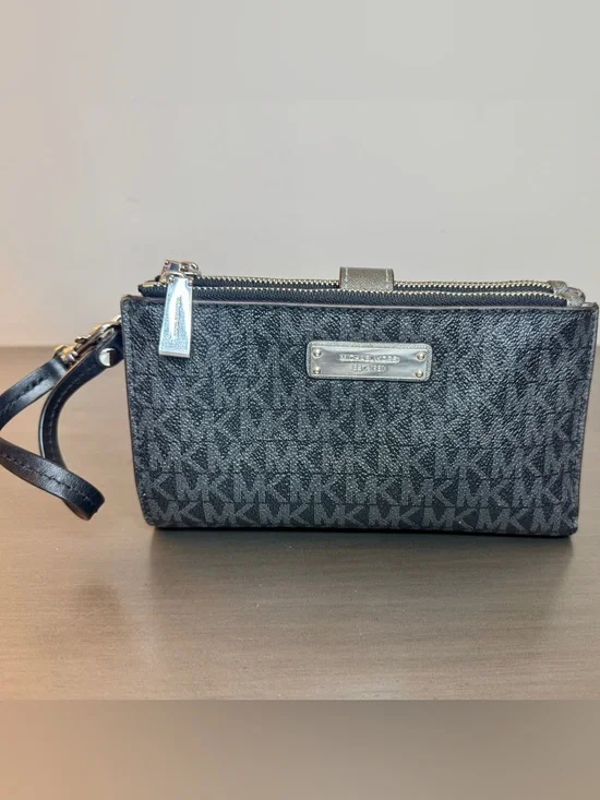 Michael Kors Black Jet Set Double-Zip Wristlet Wallet | MK Signature
