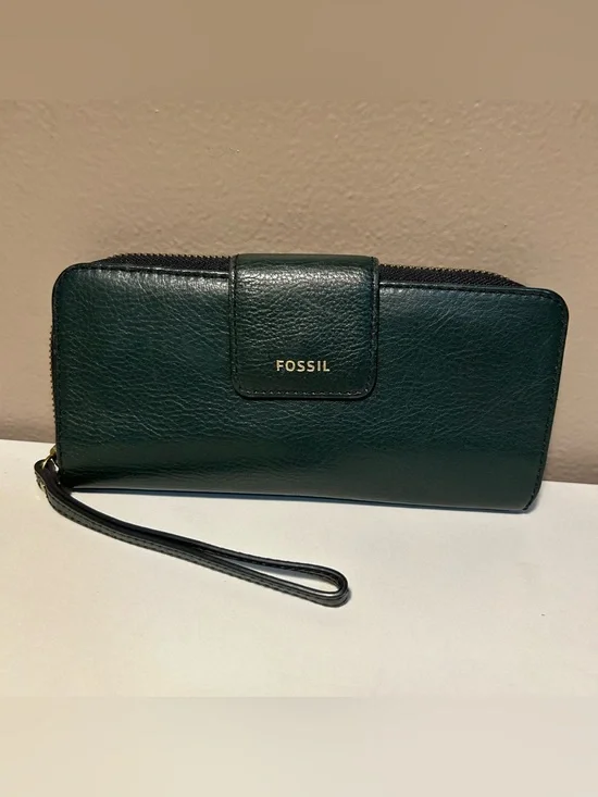 Fossil Leather Wallet Wristlet Forest Green Zip Around Snap Closure