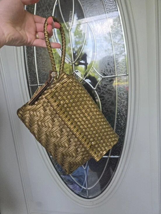 Maria Victoria Glimmer Clutch