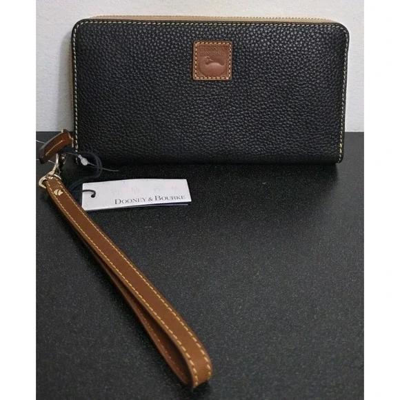 NEW Dooney‎ & Bourke Pebble Grain Big Zip Around Wristlet  Wallet Clutch Black