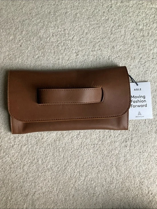ABLE mare handle clutch in whisky