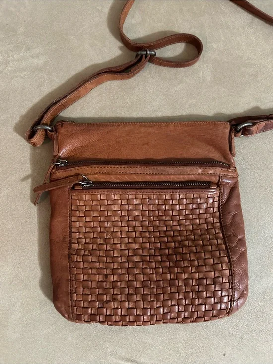Vilenca Holland Brown Woven Leather Crossbody Handbag