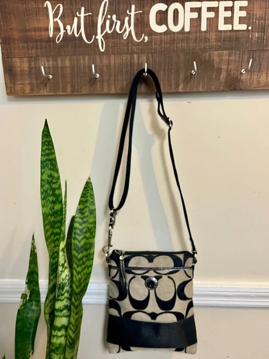 Vintage Coach Black and Tan Signature Crossbody Purse