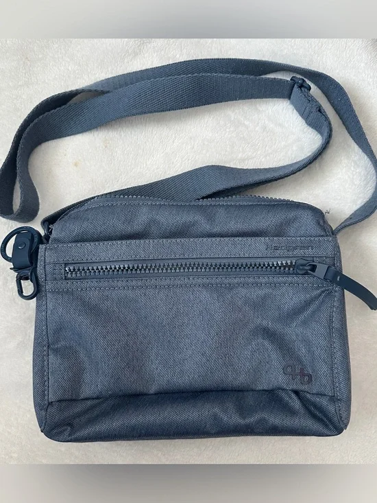 Hedgren Crossbody w/ RFID