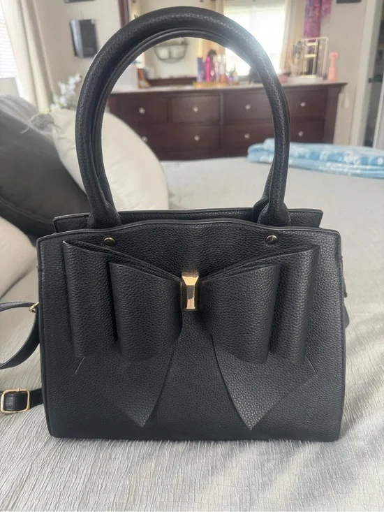 Women’s Black Bow-Accent Tote Bag
