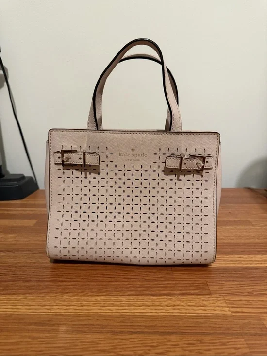 Kate Spade New York Beige Milton Land Saffiano Leather handbag
