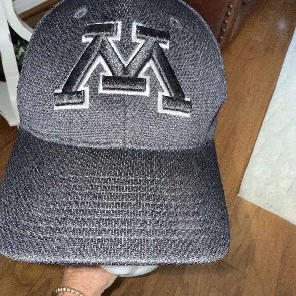 Minnesota Golden‎ Gophers Hat Cap Flex YOUTH NCAA College Dri FIT Zephyr 4549