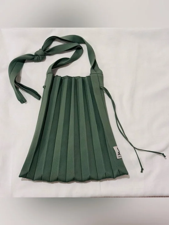 Joseph & Stacey Pleated Knit Bag Mugwart