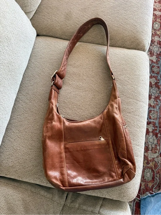 Everyday Leather Hobo Shoulder Bag in Brown