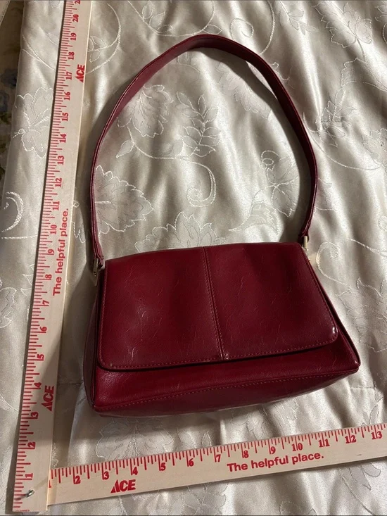 Liz Claiborne Shoulder Bag in Deep Red