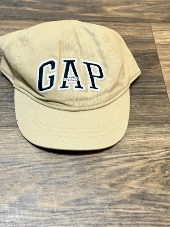 GAP Beige Logo Baseball Cap