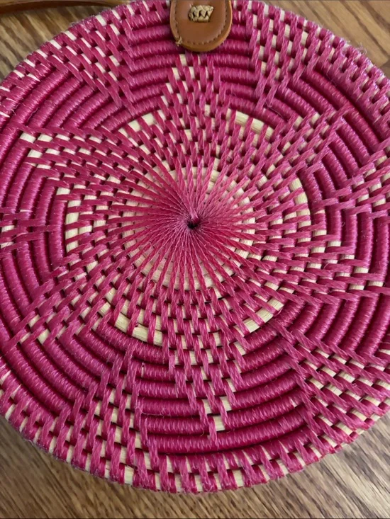 Woven Round Shoulder Bag in Bright Pink