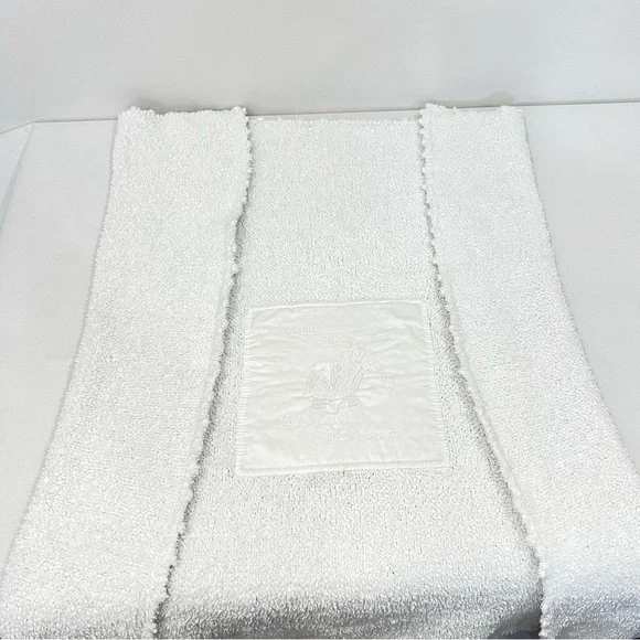 Barefoot Dreams Cozy Chic Blanket White Satin And Embroidery Elephant Style# 501
