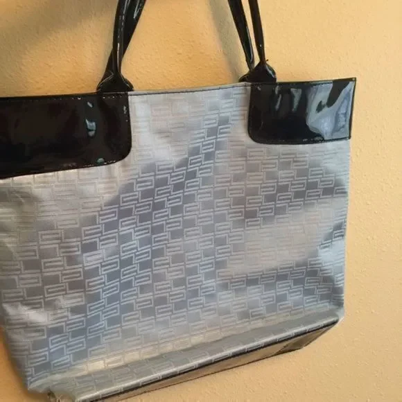 Light blue large tote with navy accent