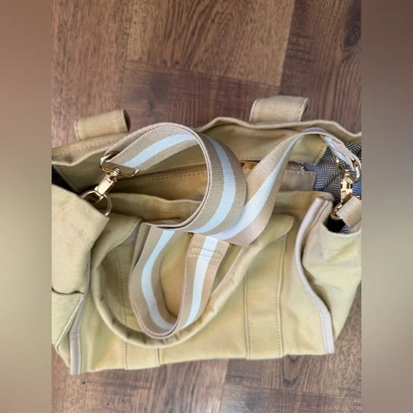 MEEJUNE Beige Tote Bag Adjustable Detachable Strap Zip Closure Inner Pockets