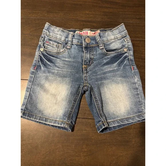 Zanadi Girls Denim Bermuda Shorts Light Wash Butterfly Floral Embroidered Size 5