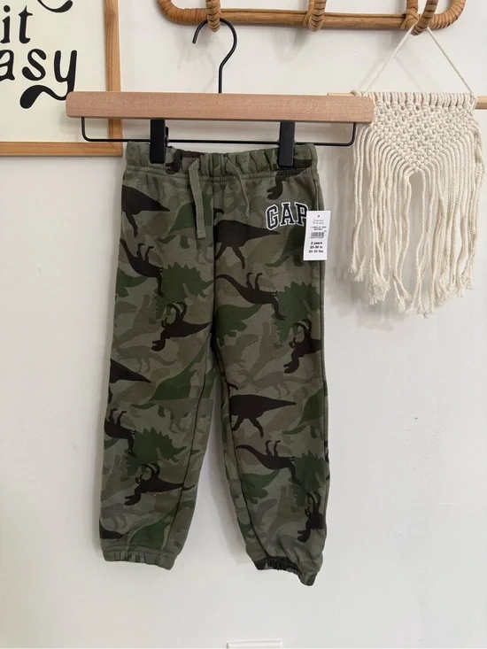 GAP - 2y - NWT camo dino sweatpants