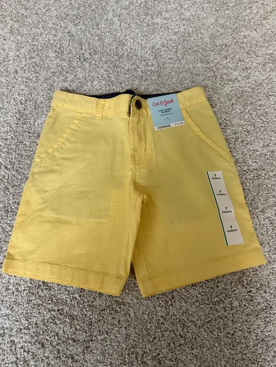 NWT BOYS SHORTS 🩳💛