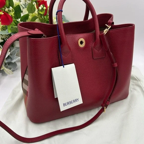Women's Burberry banner pebble grain leather tote/shoulder bag classic check NWT