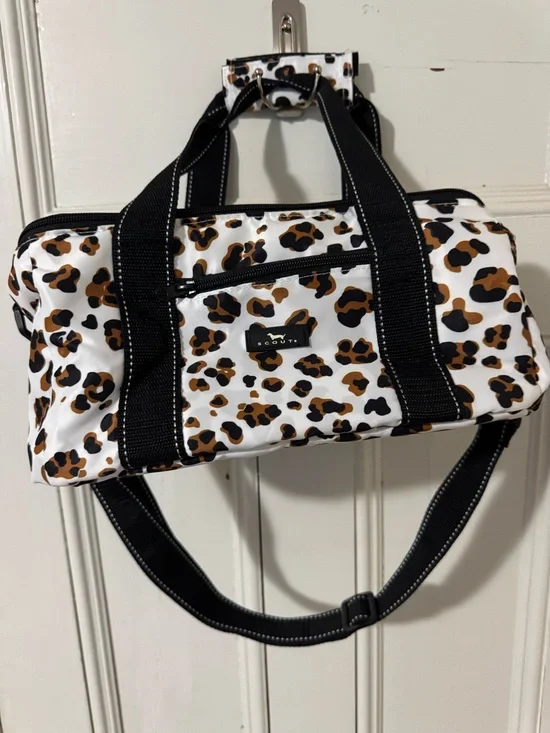 SCOUT Chilly Wonka Leopard Crossbody Soft Cooler Bag