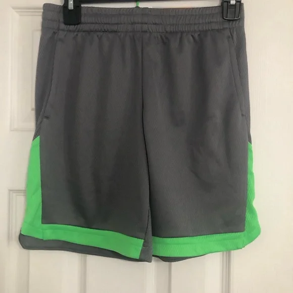 Tek Gear‎ NWT husky boys size small grey with green new basketball shorts new