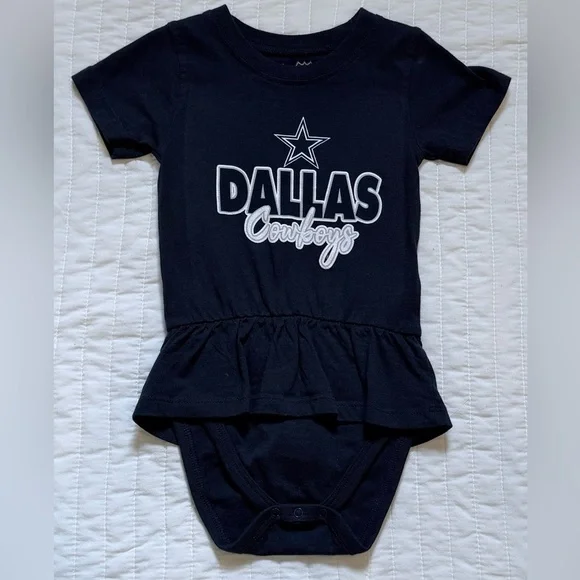 NWOT Wes and Willy Dallas Cowboys Baby Romper 18M