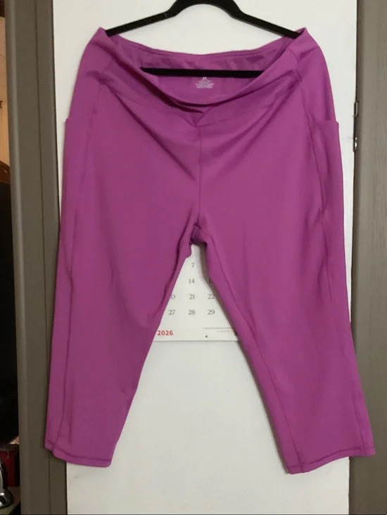 Women’s Pink Active Capri Leggings
