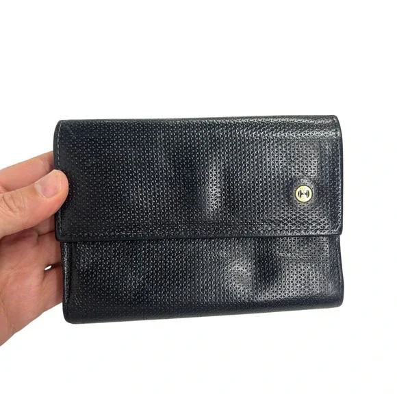 Halston Vintage Cowhide Leather Kiss Lock Trifold Wallet Black‎ Quiet Luxury