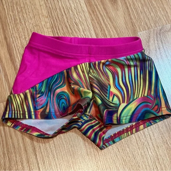 Motionwear dance booty shorts small child 5-6‎