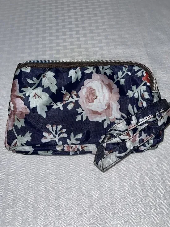 Triple zip wristlet
