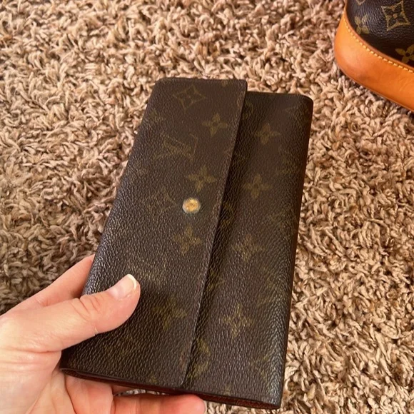 🔥🔥🔥- Authentic Louis Vuitton wallet only !🌸🌸😢