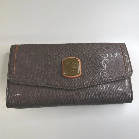 GUESS women's accessory wallet from the brand‎
